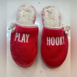 🎁 Kate Spade House Shoes Slippers. Pink Velvet w bow accent- EUC size 7